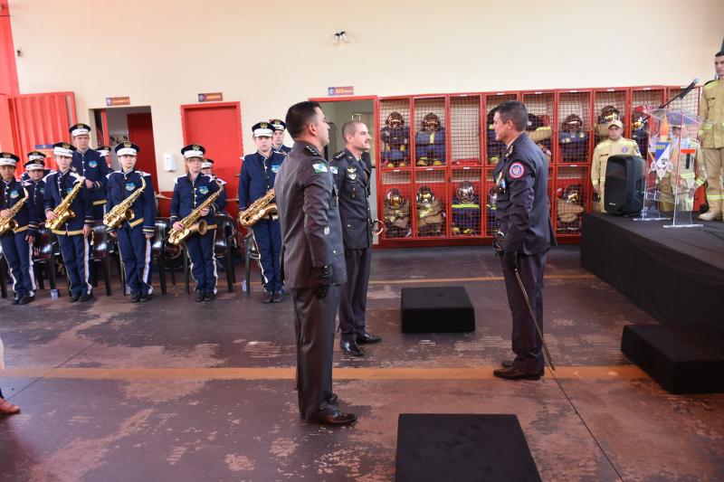 Vereadores prestigiam a troca de comando na 2ª Companhia do Corpo de Bombeiros